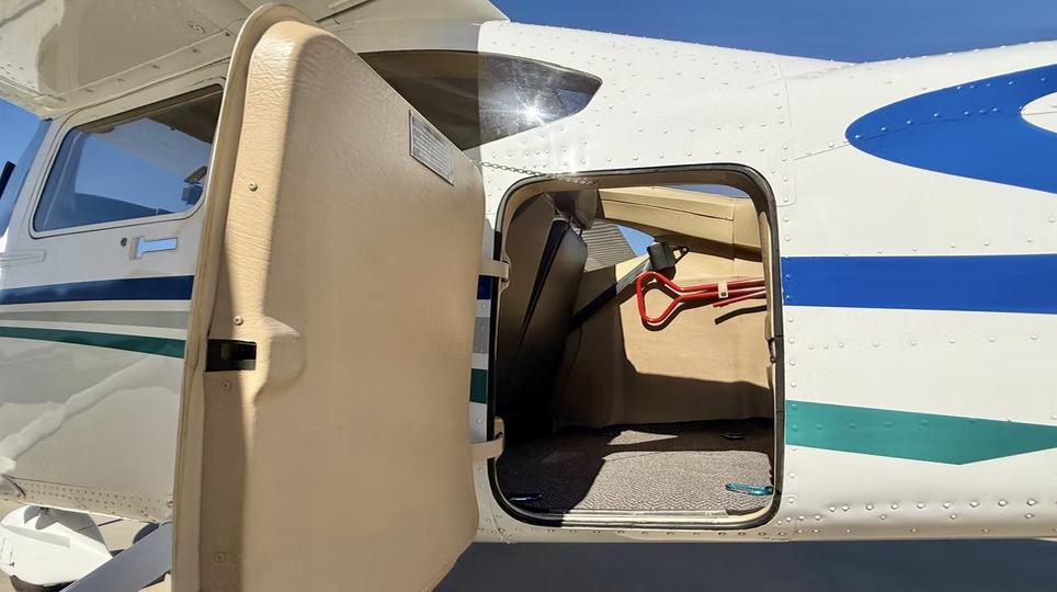 2001 CESSNA T182T Photo 3